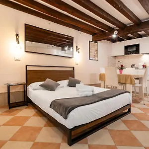 Fenix Colombina In Biennale - Your Little House Venise